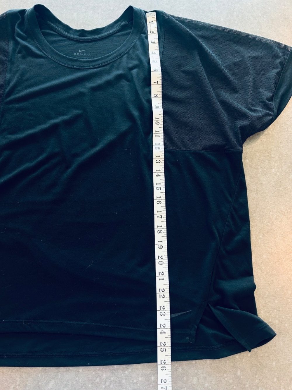 Nike Short Sleeve Breathable Top with Mesh Sleeves in Black Sz 1X - EUC - Picture 5 of 8
